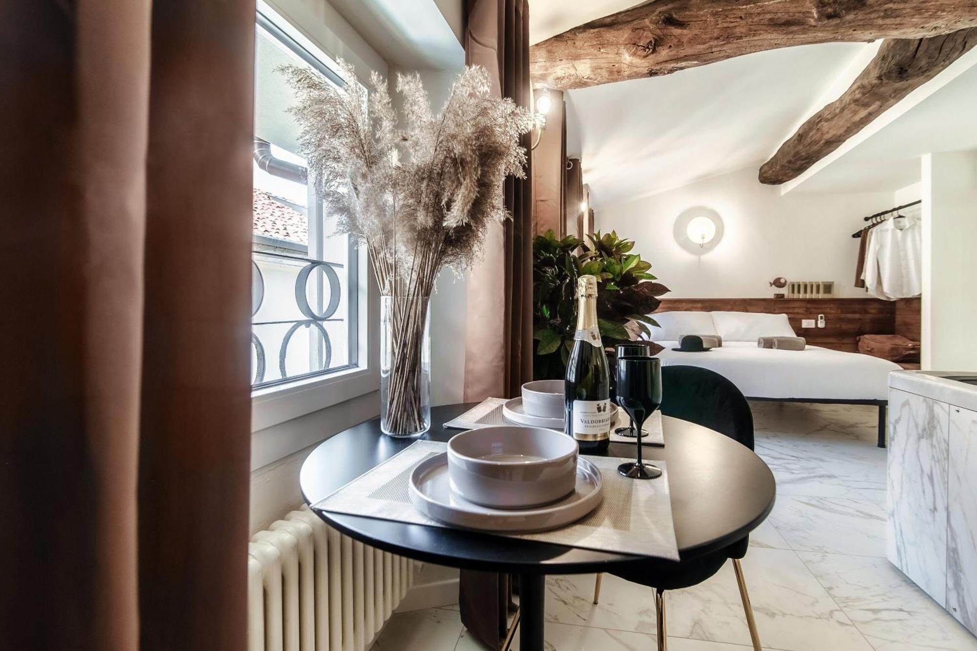 Sahara & Amazzonia Luxury Rooms- The House Of Travelers 科莫 外观 照片