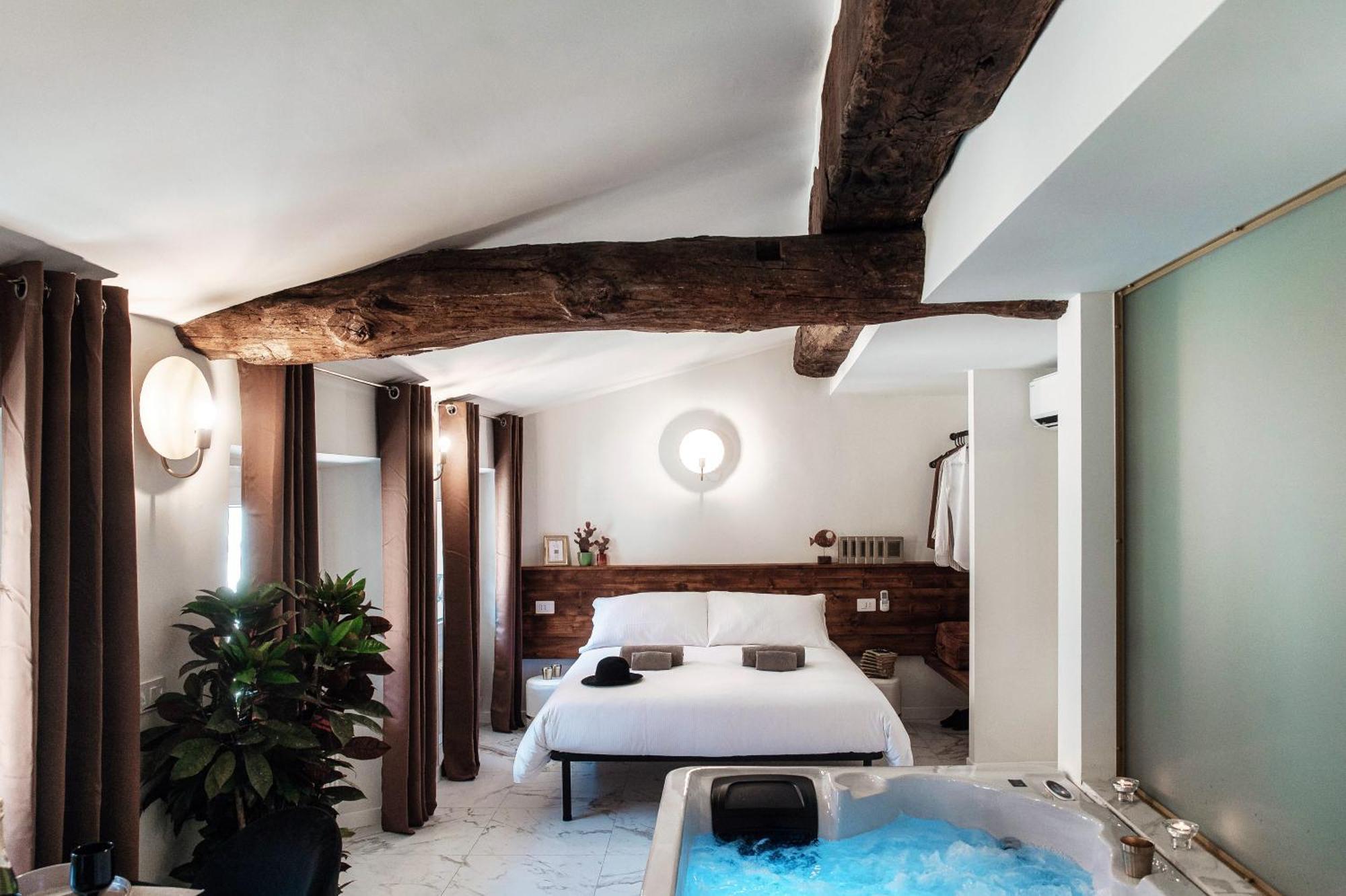 Sahara & Amazzonia Luxury Rooms- The House Of Travelers 科莫 外观 照片