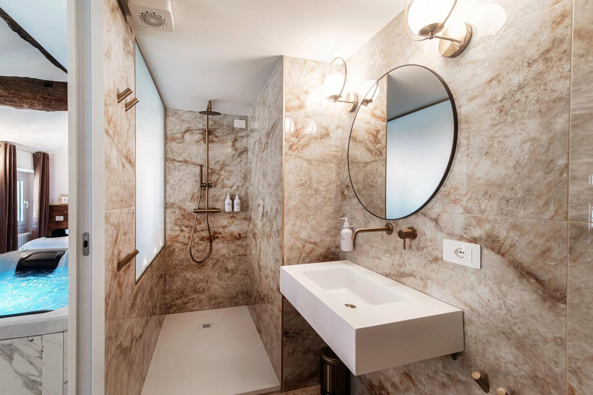 Sahara & Amazzonia Luxury Rooms- The House Of Travelers 科莫 外观 照片