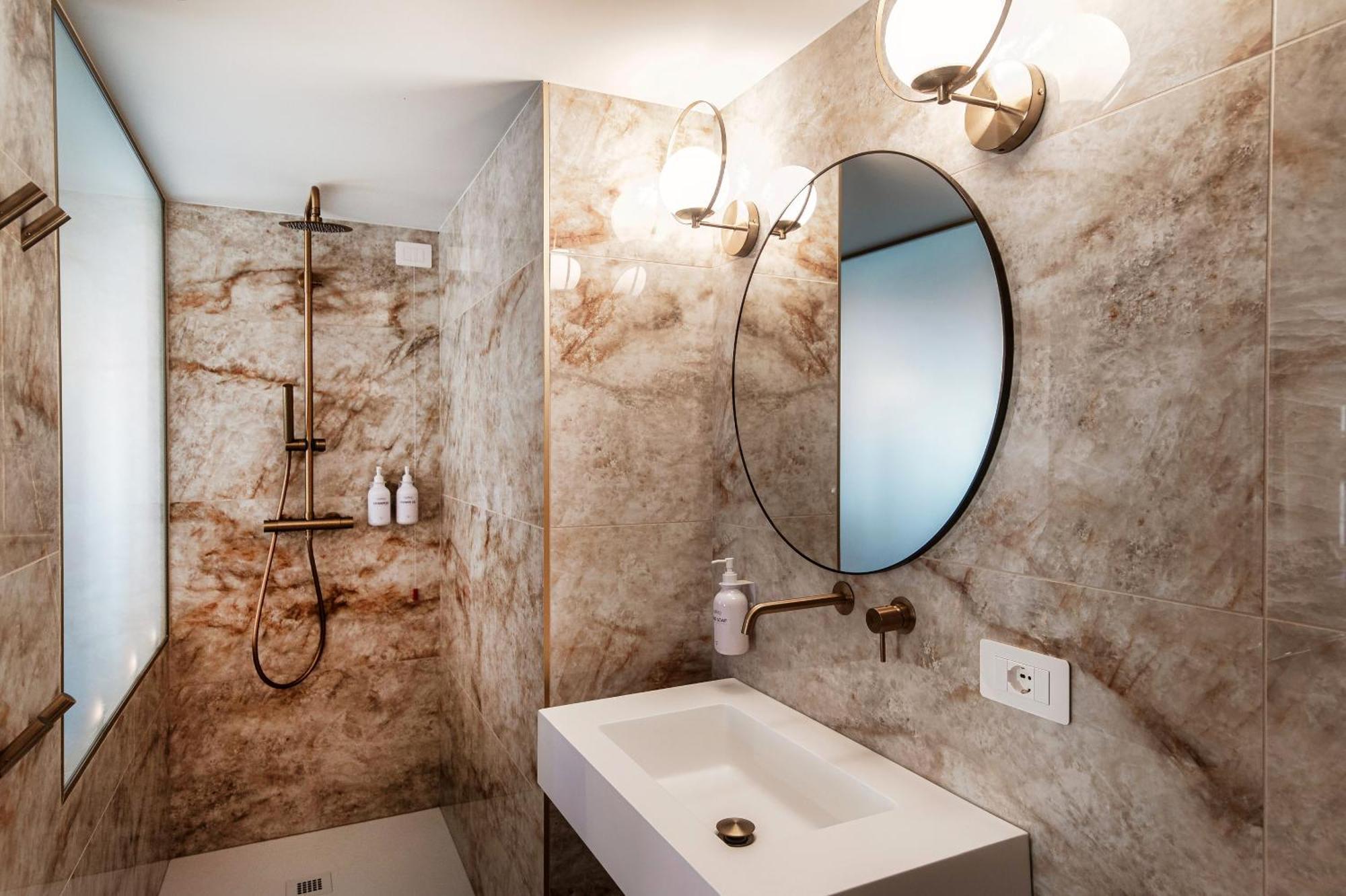 Sahara & Amazzonia Luxury Rooms- The House Of Travelers 科莫 外观 照片